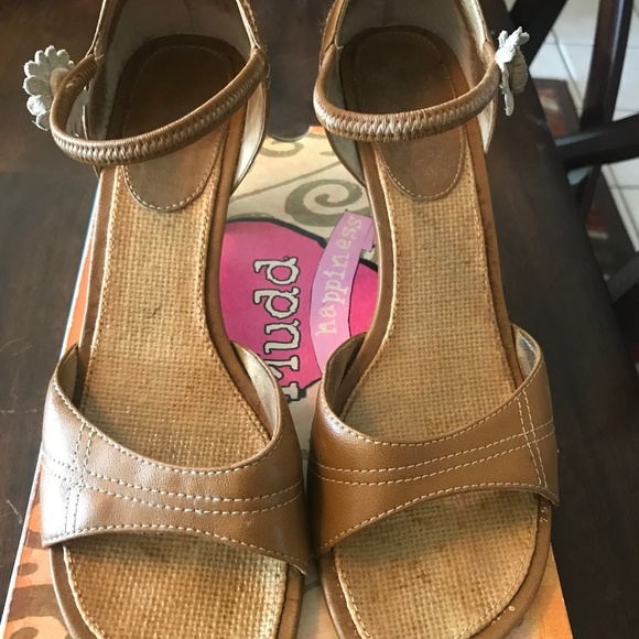 Mud Seide - Picture 1 of 3